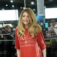 Nicola Roberts signs copies of her debut album 'Cinderella's Eyes' | Picture 88015